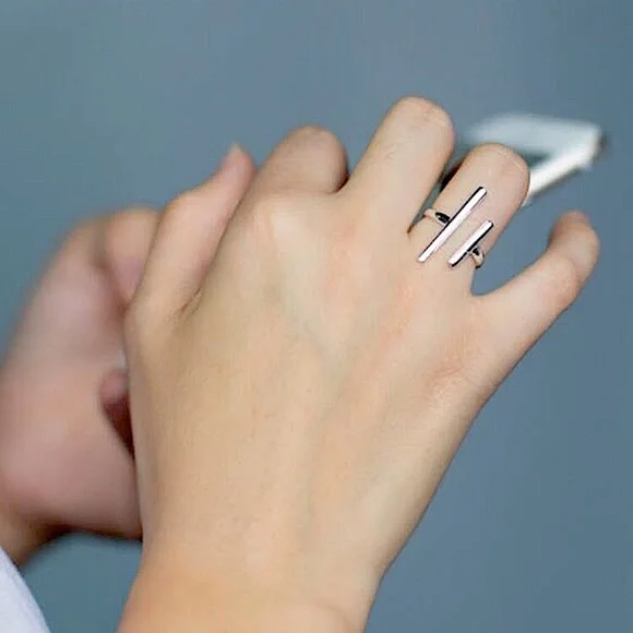 ⚜️𝟯𝟬%𝗢𝗙𝗙 𝗯𝘂𝗻𝗱𝗹𝗲𝘀 𝟯+⚜️ NEW Double Bar Silver Minimalist Adjustable Ring - Picture 5 of 8